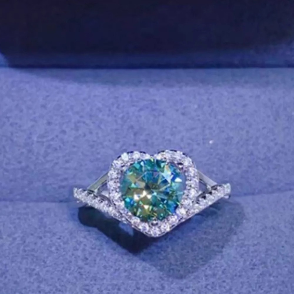 NEW Green 1 Carat Moissanite 925 Sterling Silver Heart Ring